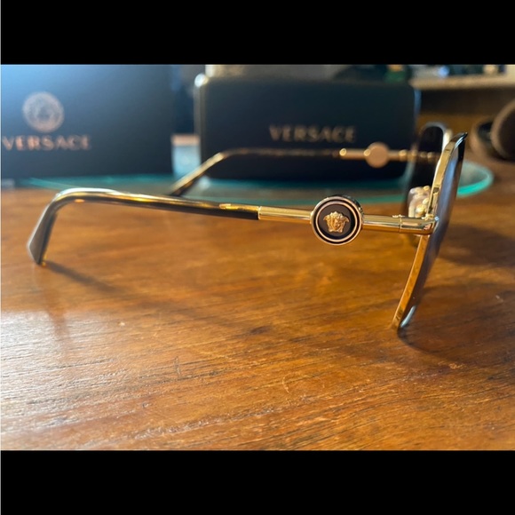 Tortoise Brown Gold Rim Versace sun glasses - Picture 2 of 2